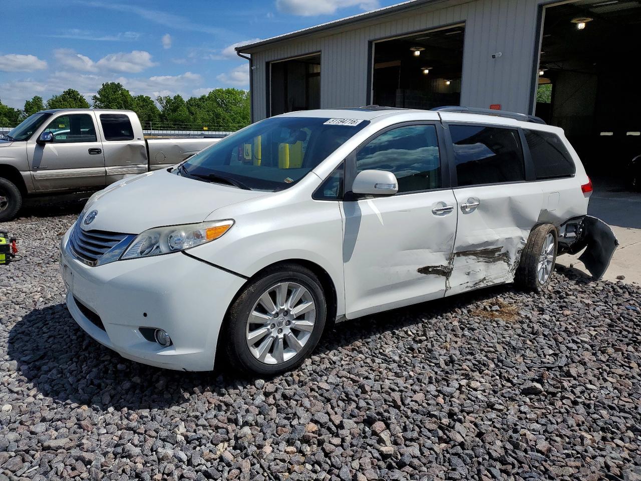 Salvage Toyota Sienna Image