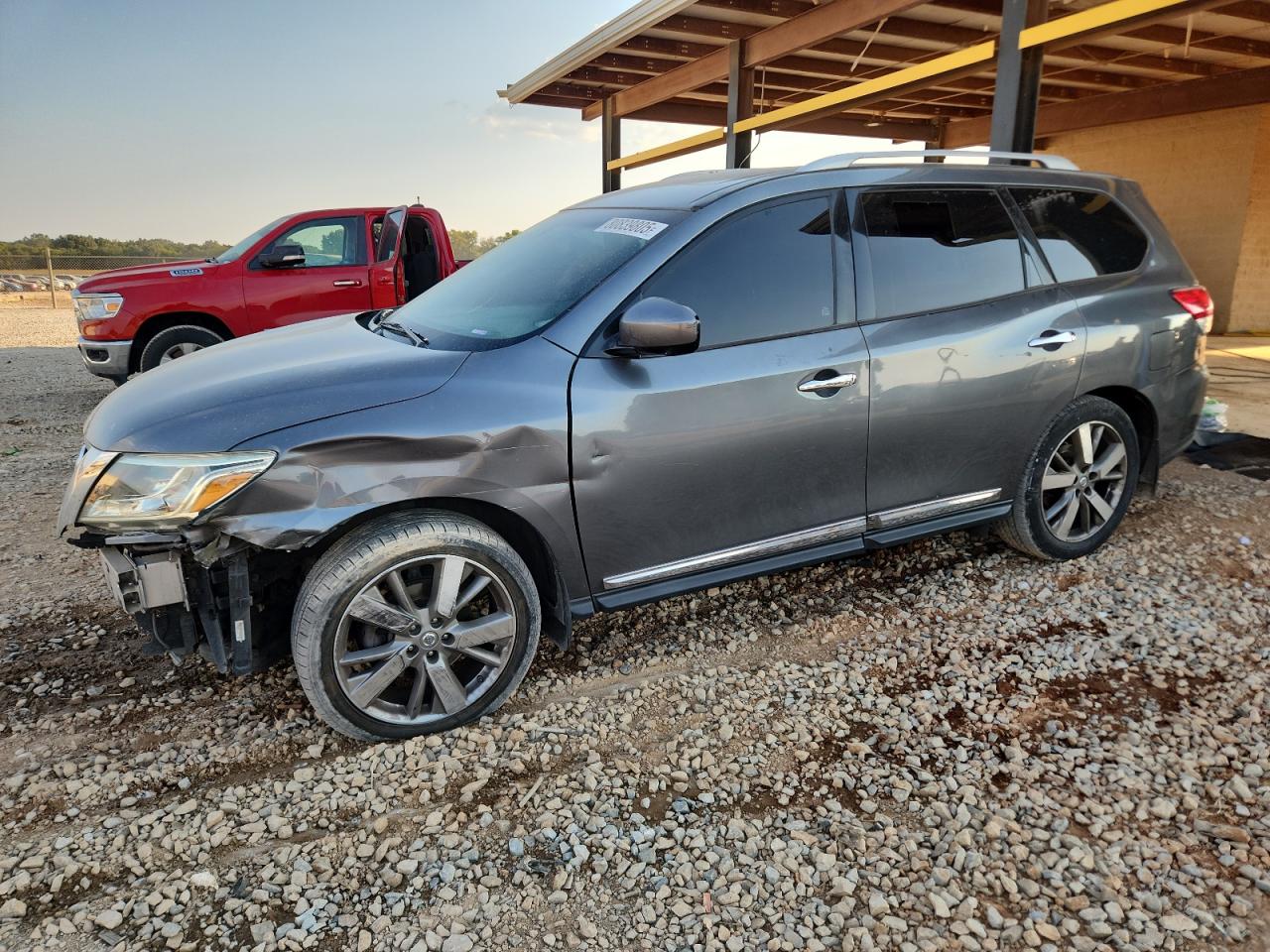 Salvage Nissan Pathfinder Image