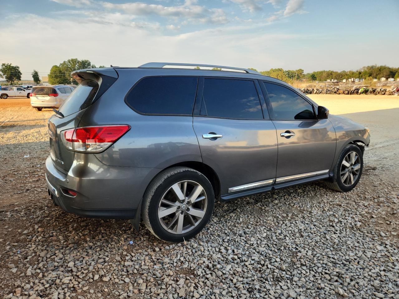 Nissan Pathfinder S
