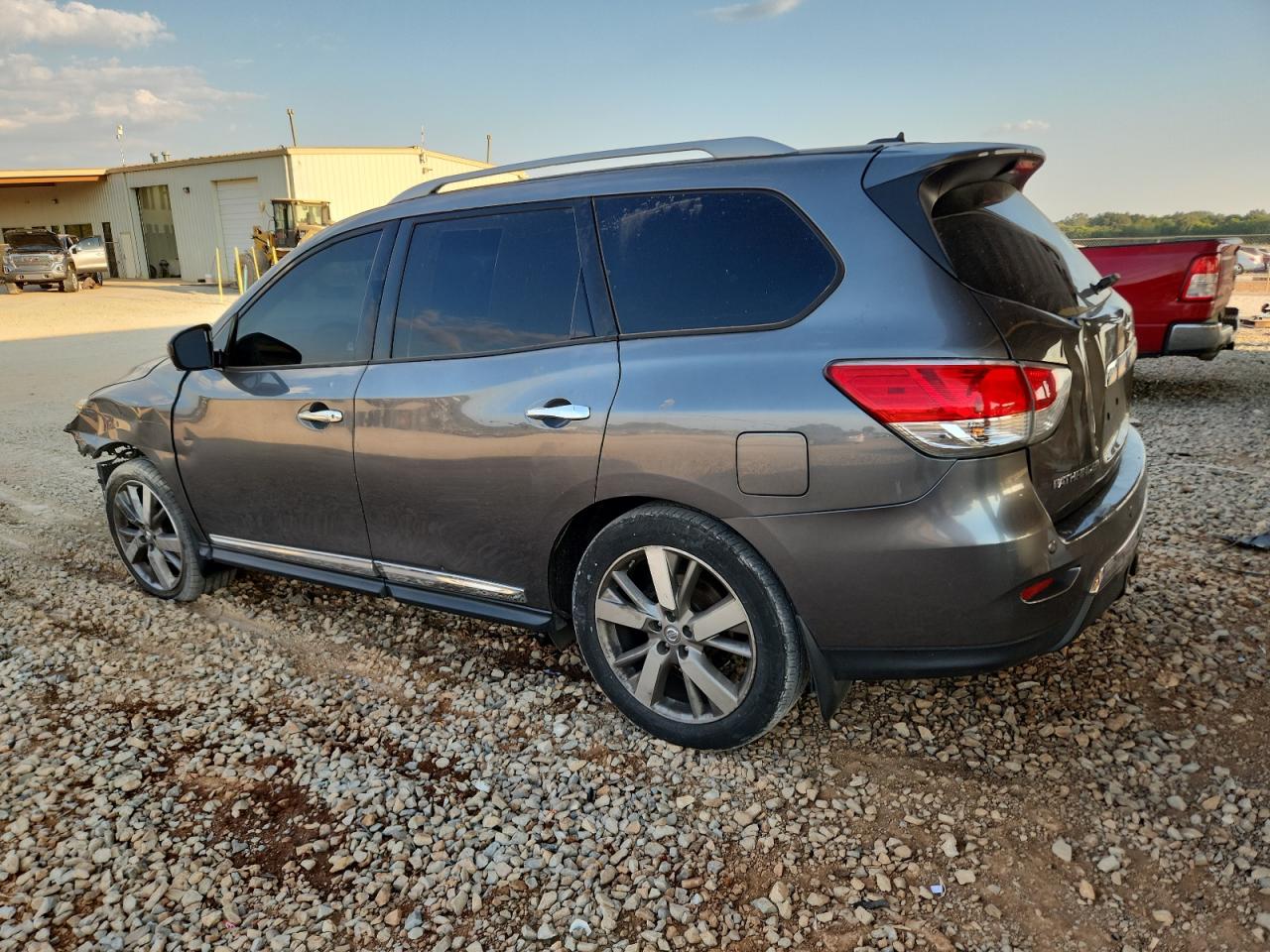 Nissan Pathfinder S