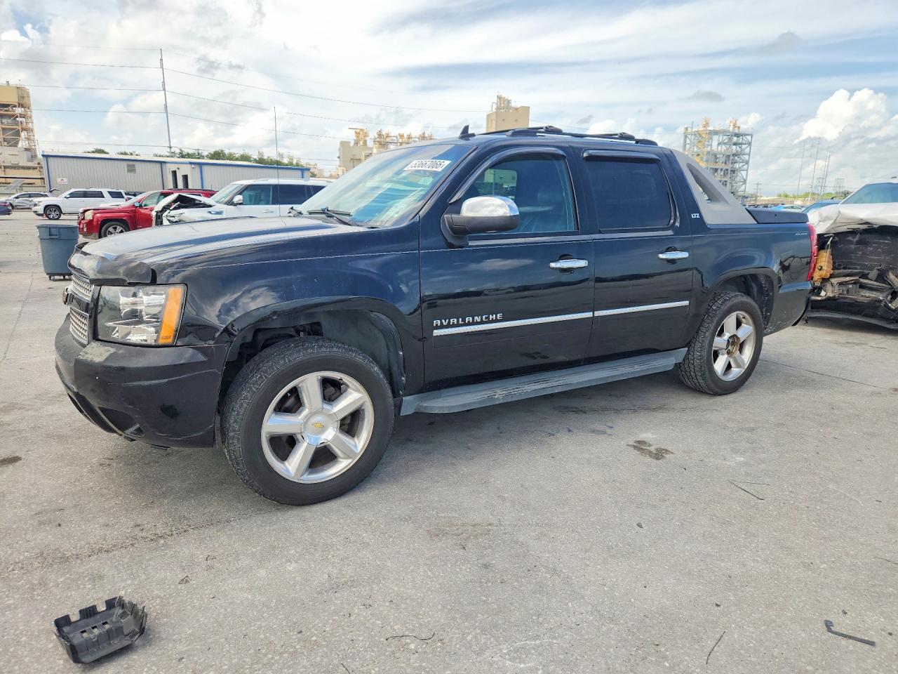 Salvage Chevrolet Avalanche Image