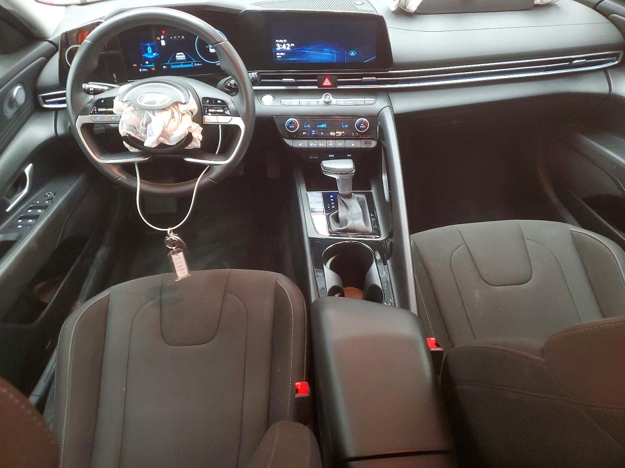 Hyundai ELANTRA Sel
