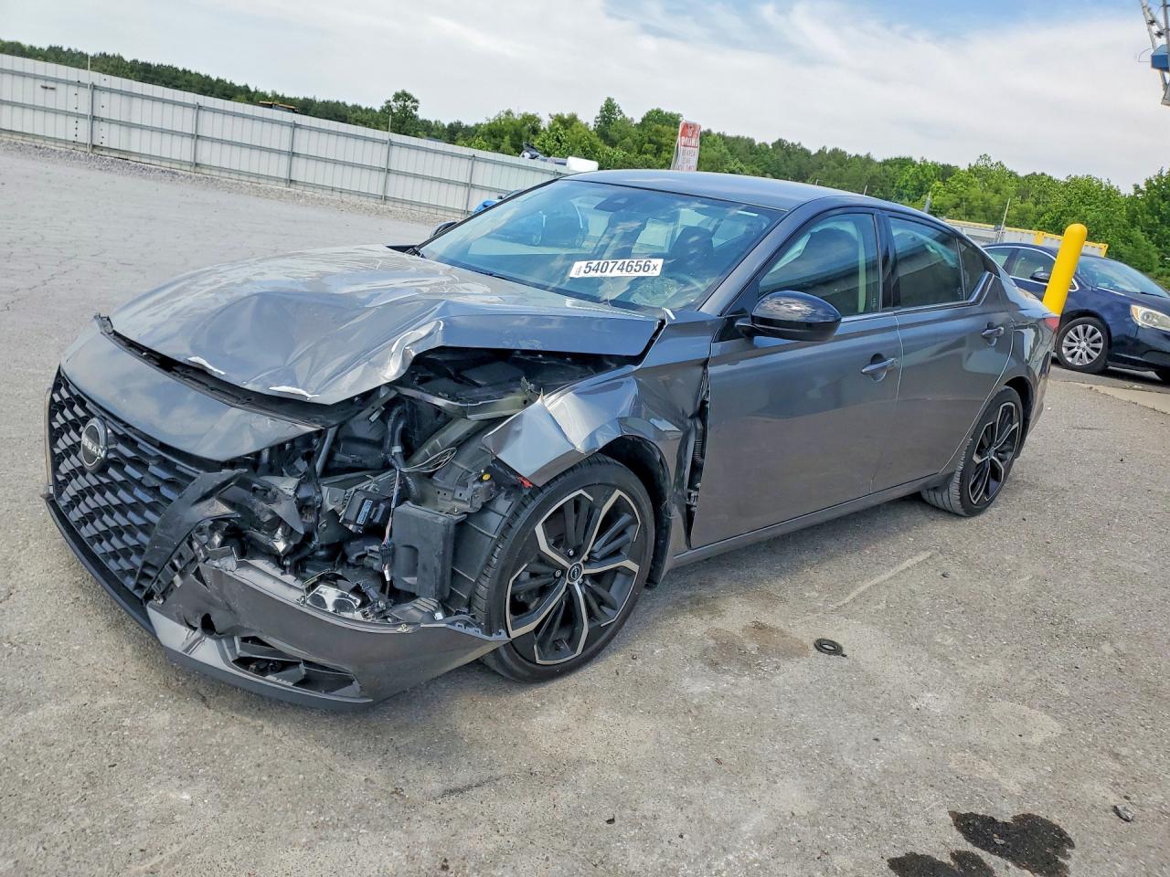 Salvage Nissan Altima Image