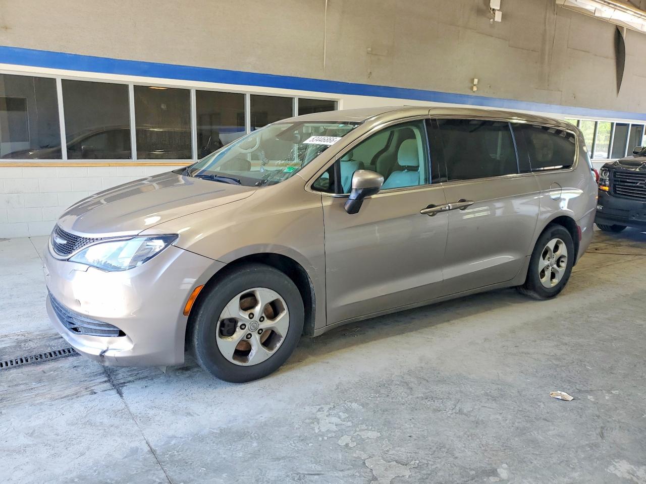 Salvage Chrysler Pacifica Image