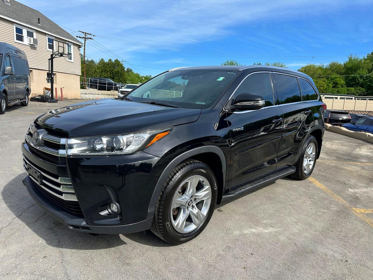 Salvage Toyota Highlander Image