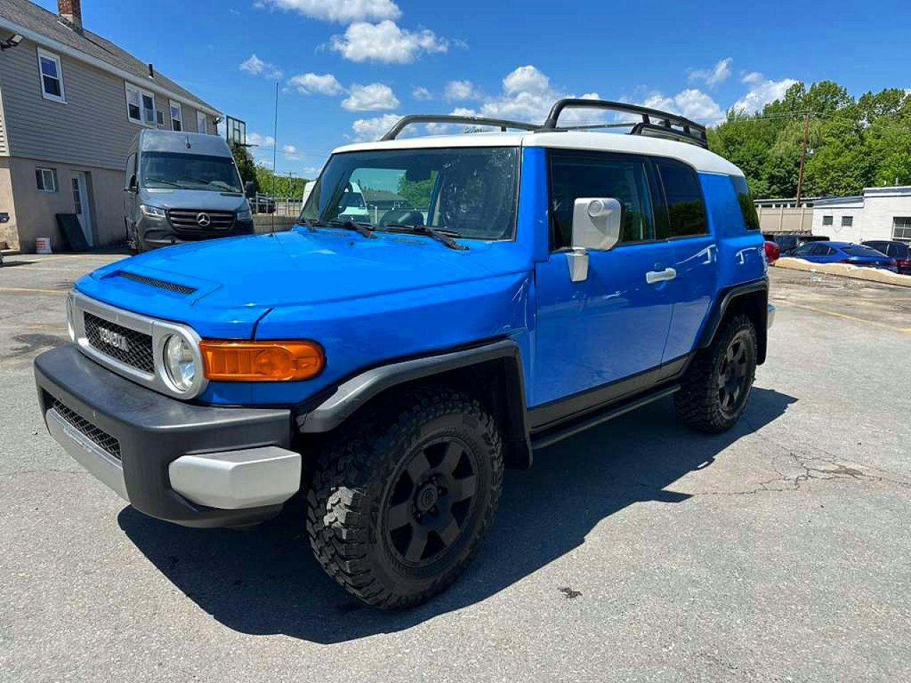 Salvage Toyota FJ Cruiser Image