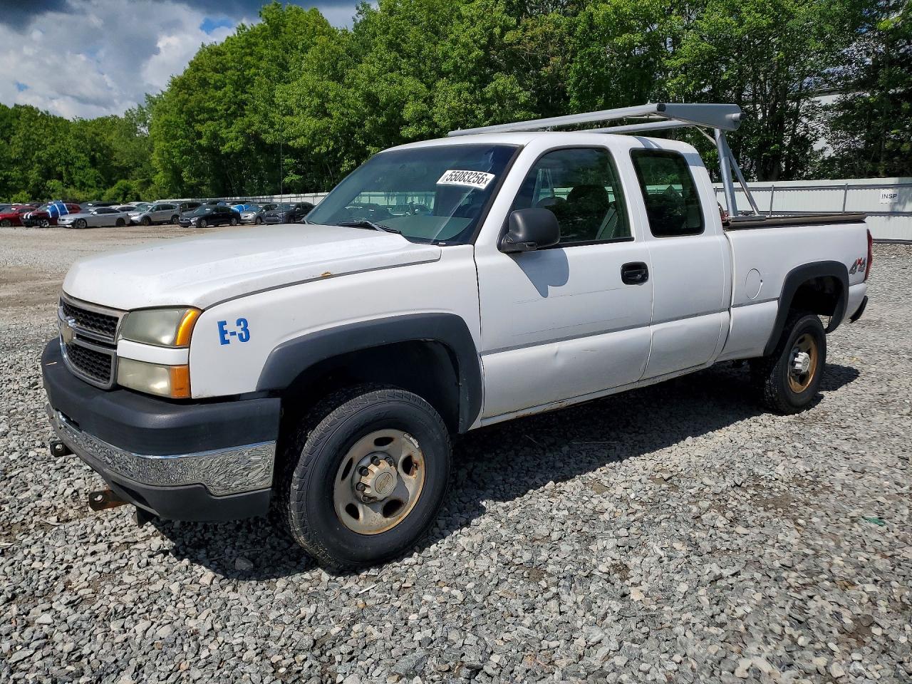 Salvage Chevrolet Silverado Image