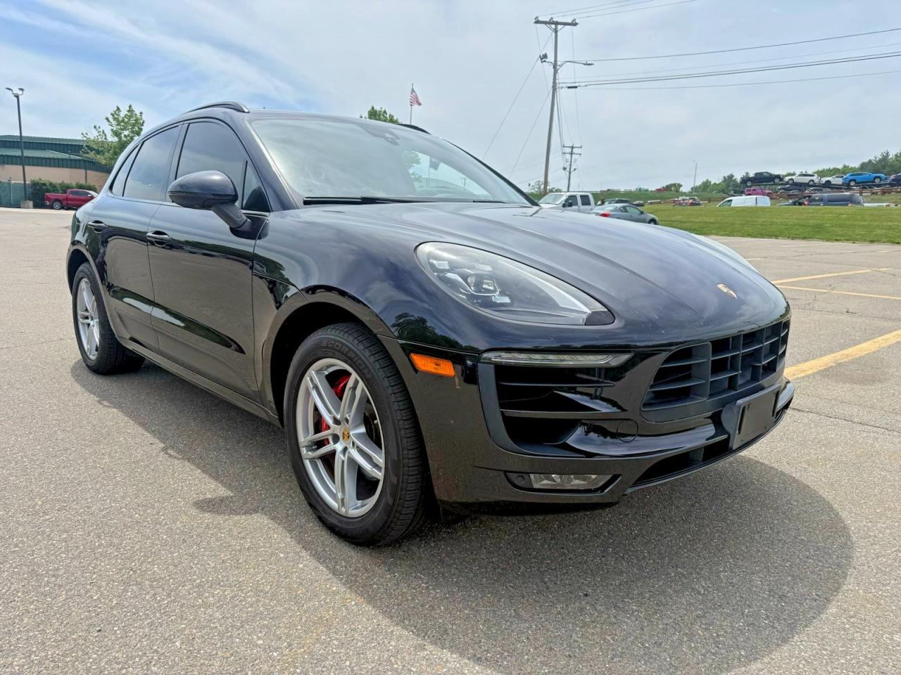 Salvage Porsche Macan Image