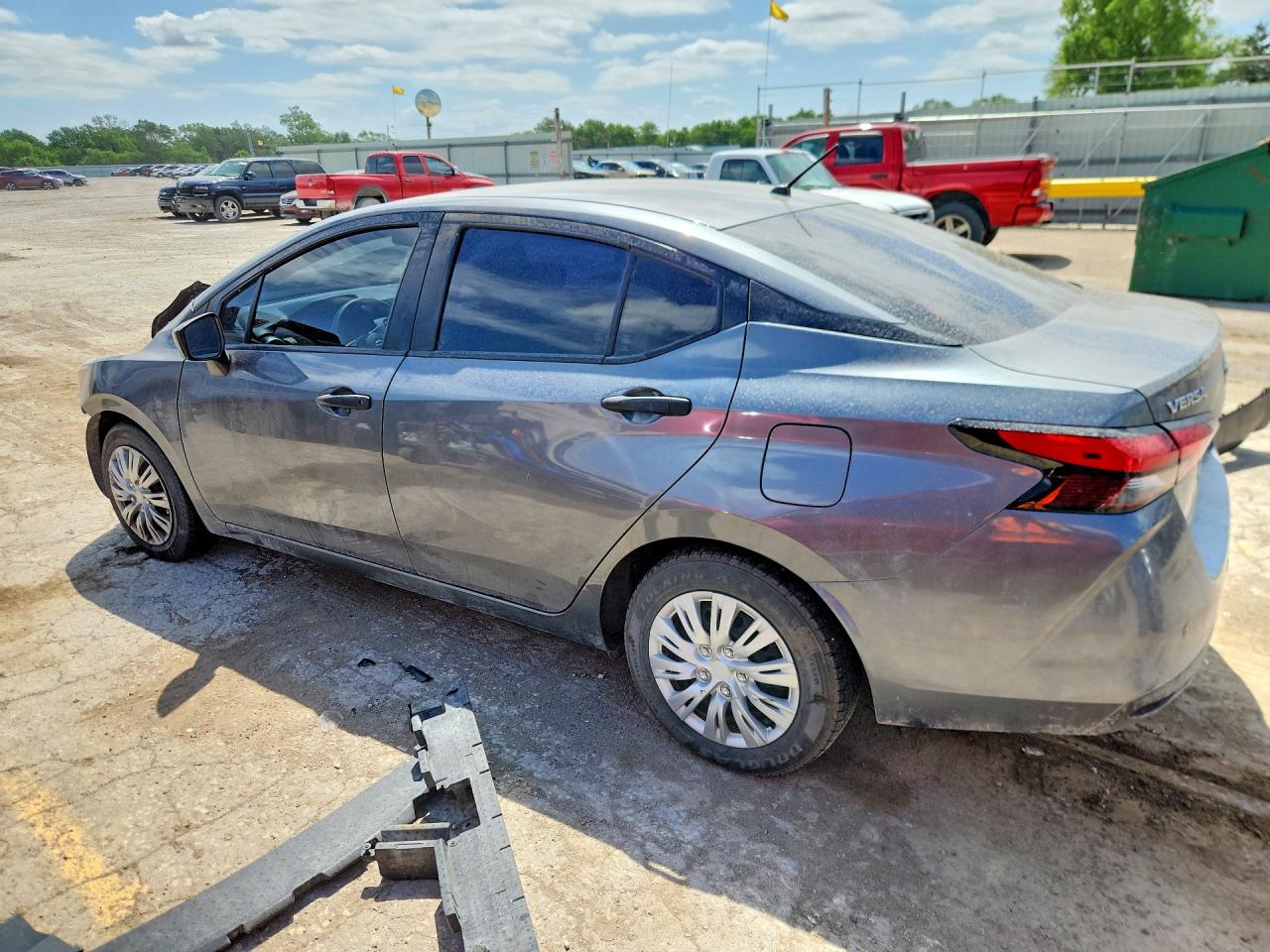 Nissan Versa S