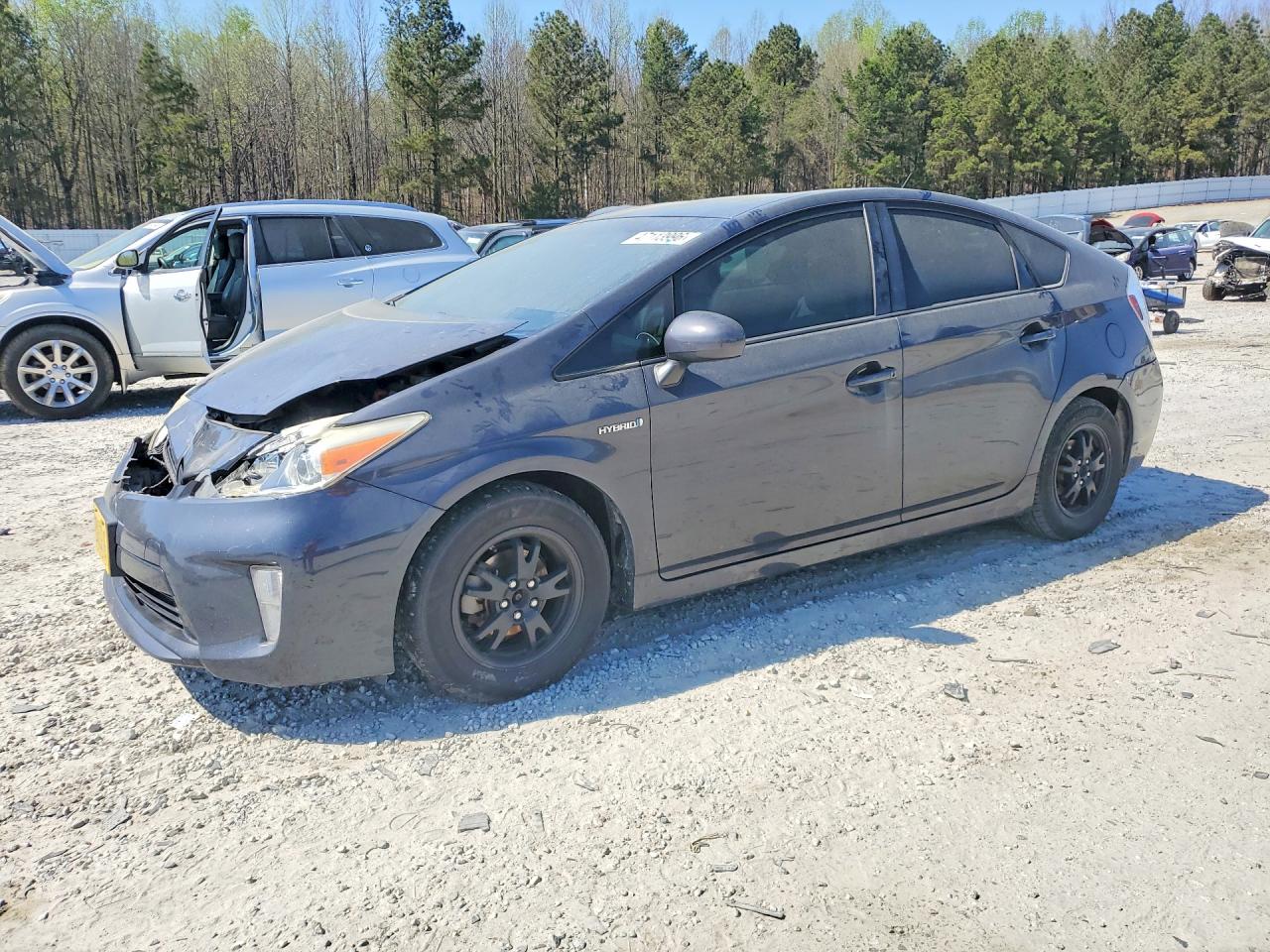 Salvage Toyota Prius Image