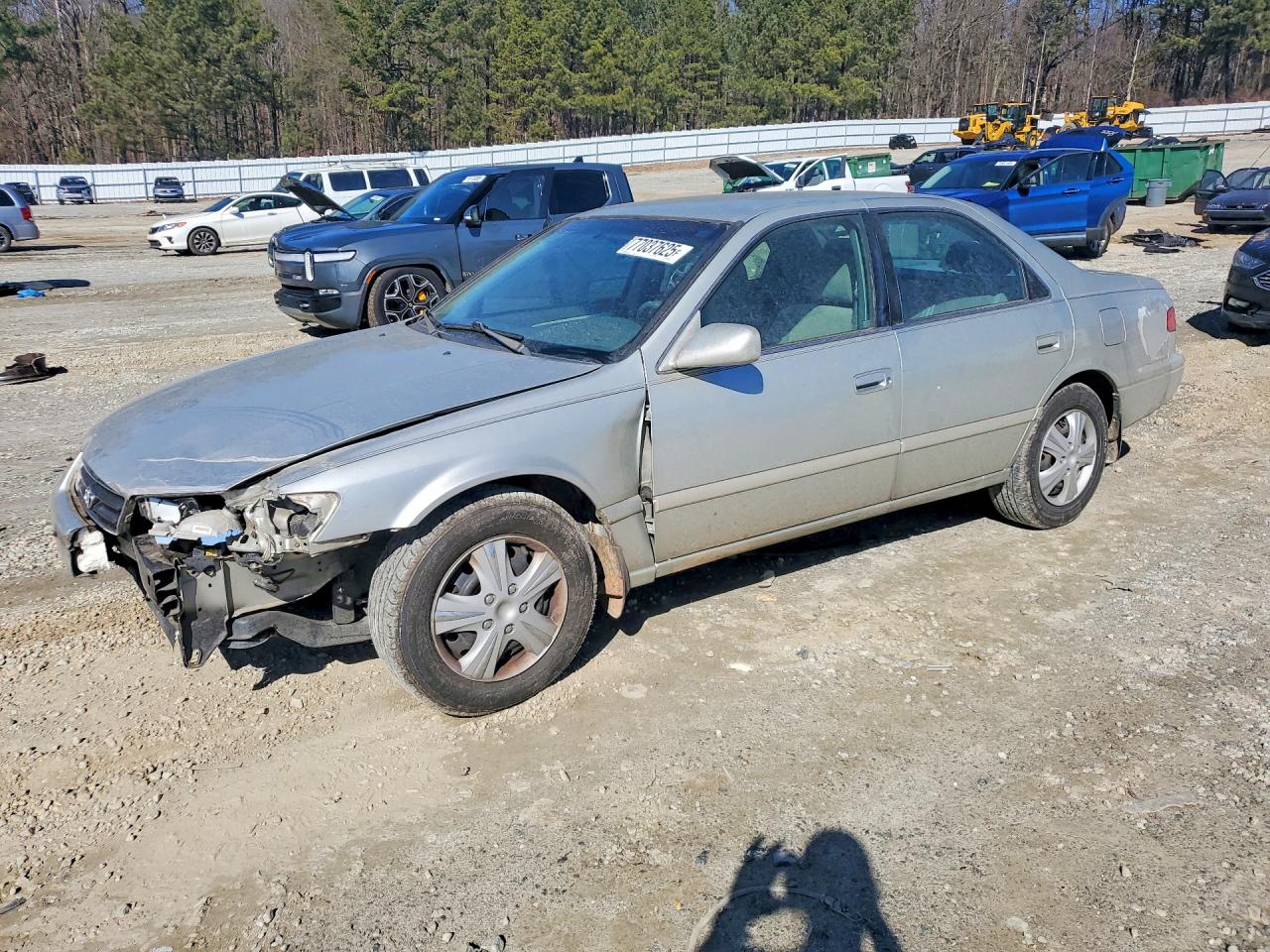 Salvage Toyota Camry Image