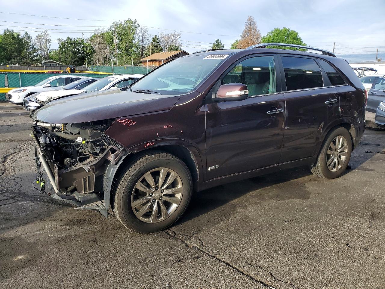 Salvage Kia Sorento Image