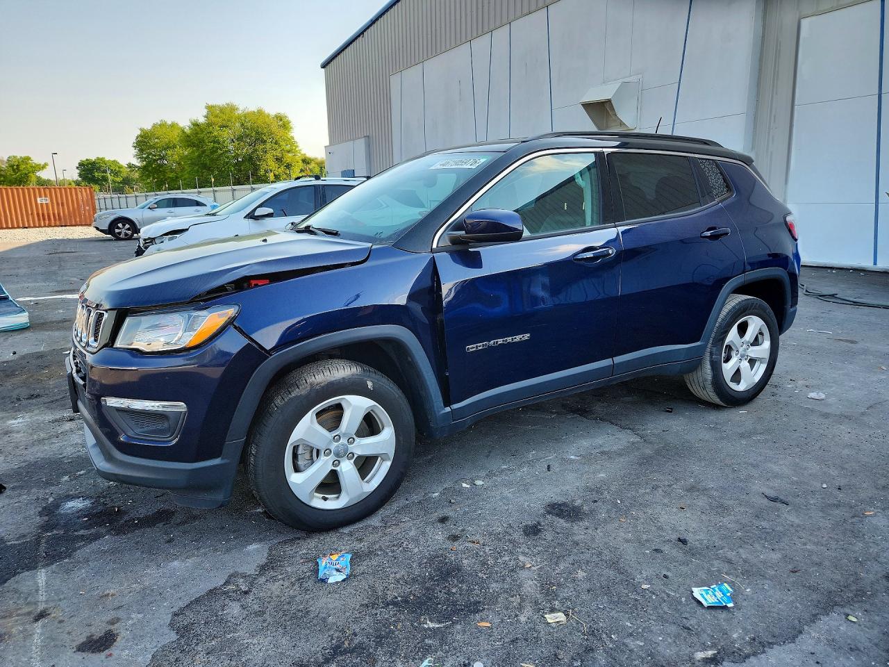 Salvage Jeep Compass Image