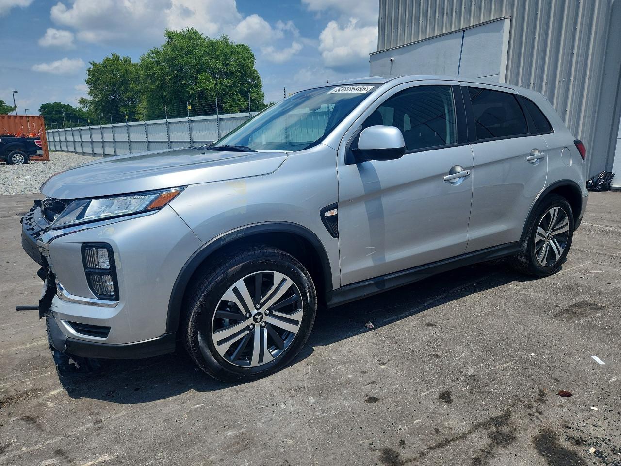 Salvage Mitsubishi Outlander Image