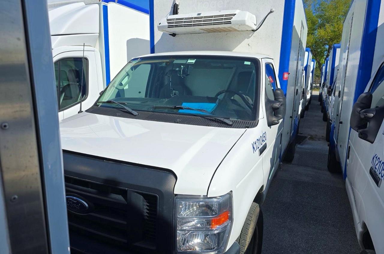 Ford Econoline E350 Super Duty Cutaway Van