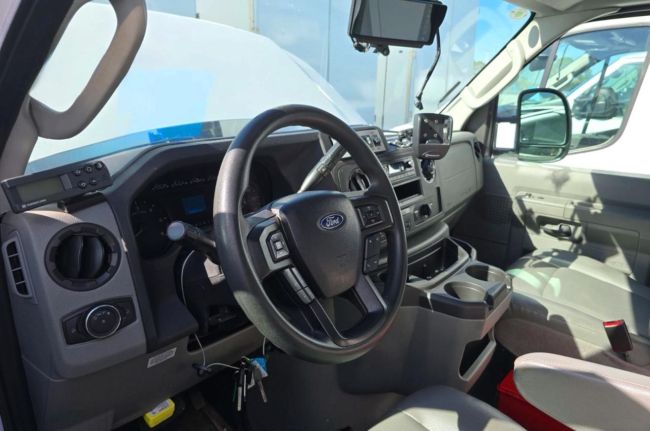 Ford Econoline E350 Super Duty Cutaway Van
