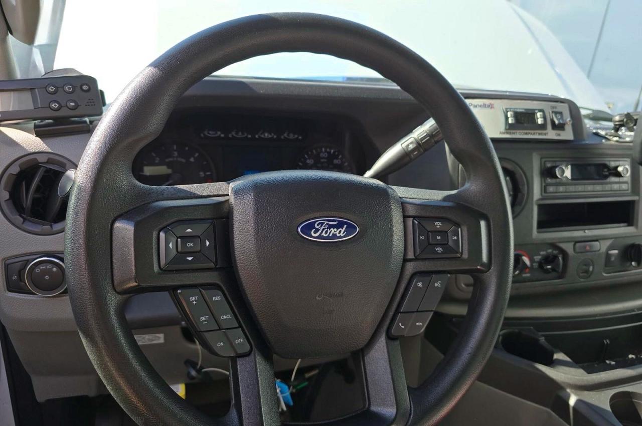 Ford Econoline E350 Super Duty Cutaway Van