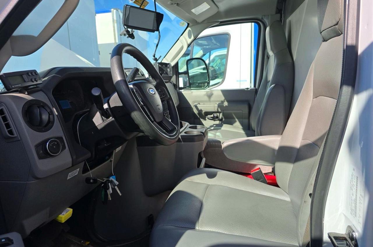Ford Econoline E350 Super Duty Cutaway Van