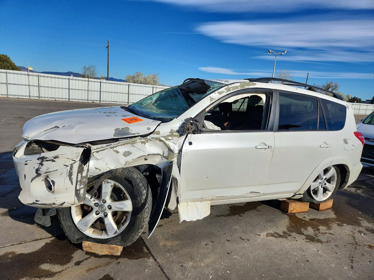 Salvage Toyota RAV4 Image