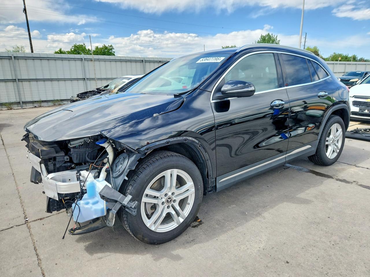 Salvage Mercedes-Benz GLA Image