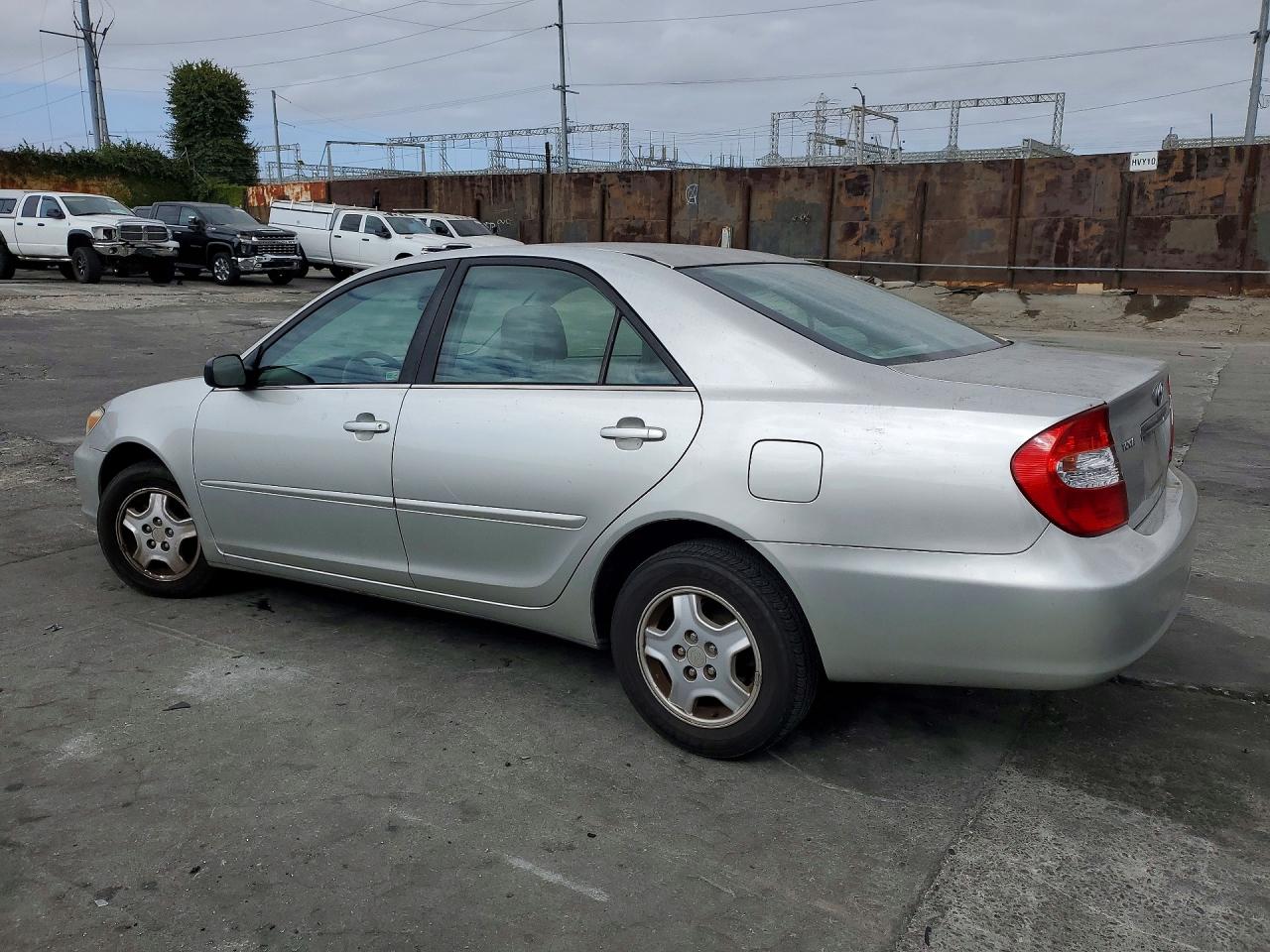 Toyota Camry Le V6