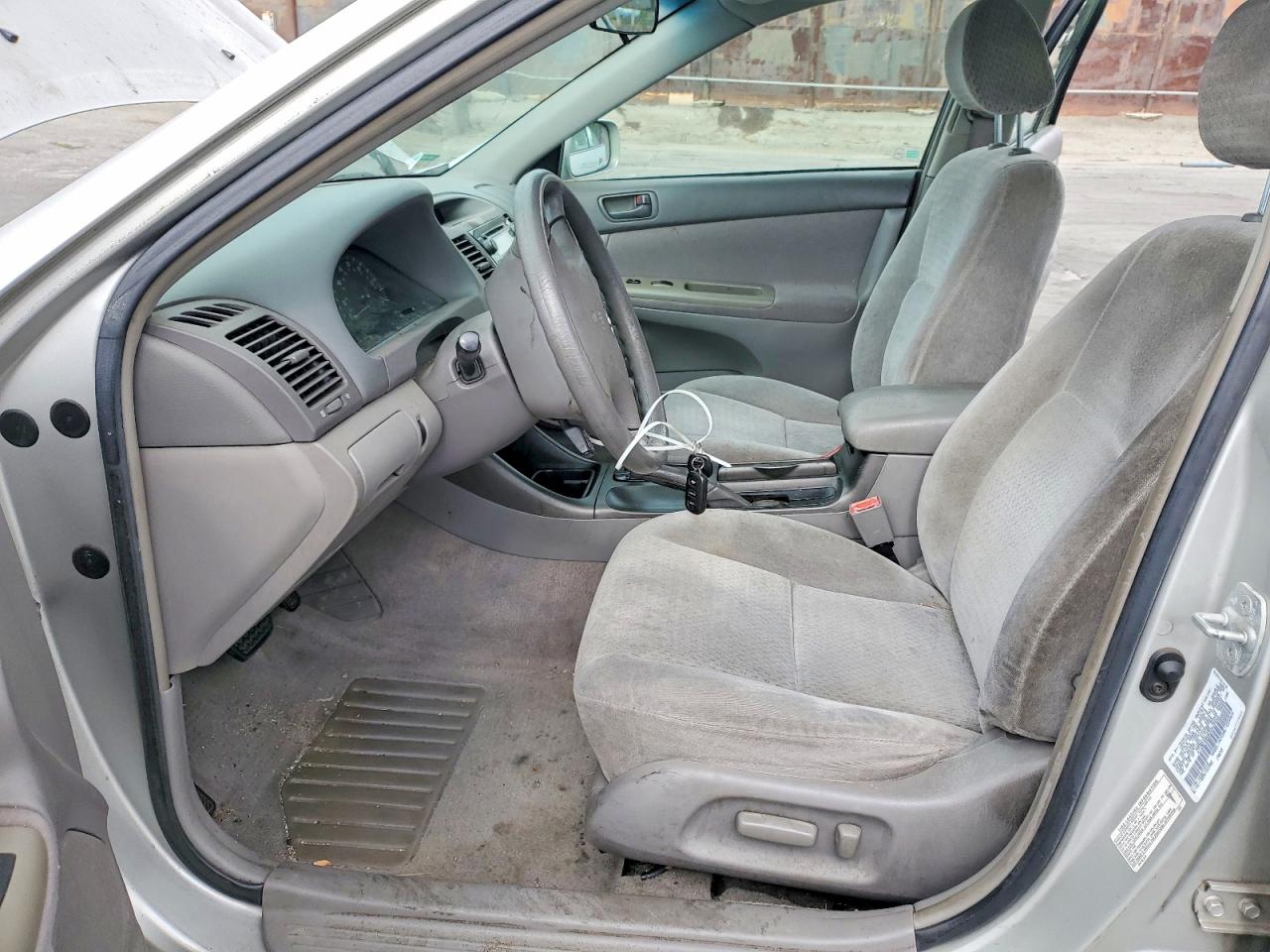 Toyota Camry Le V6