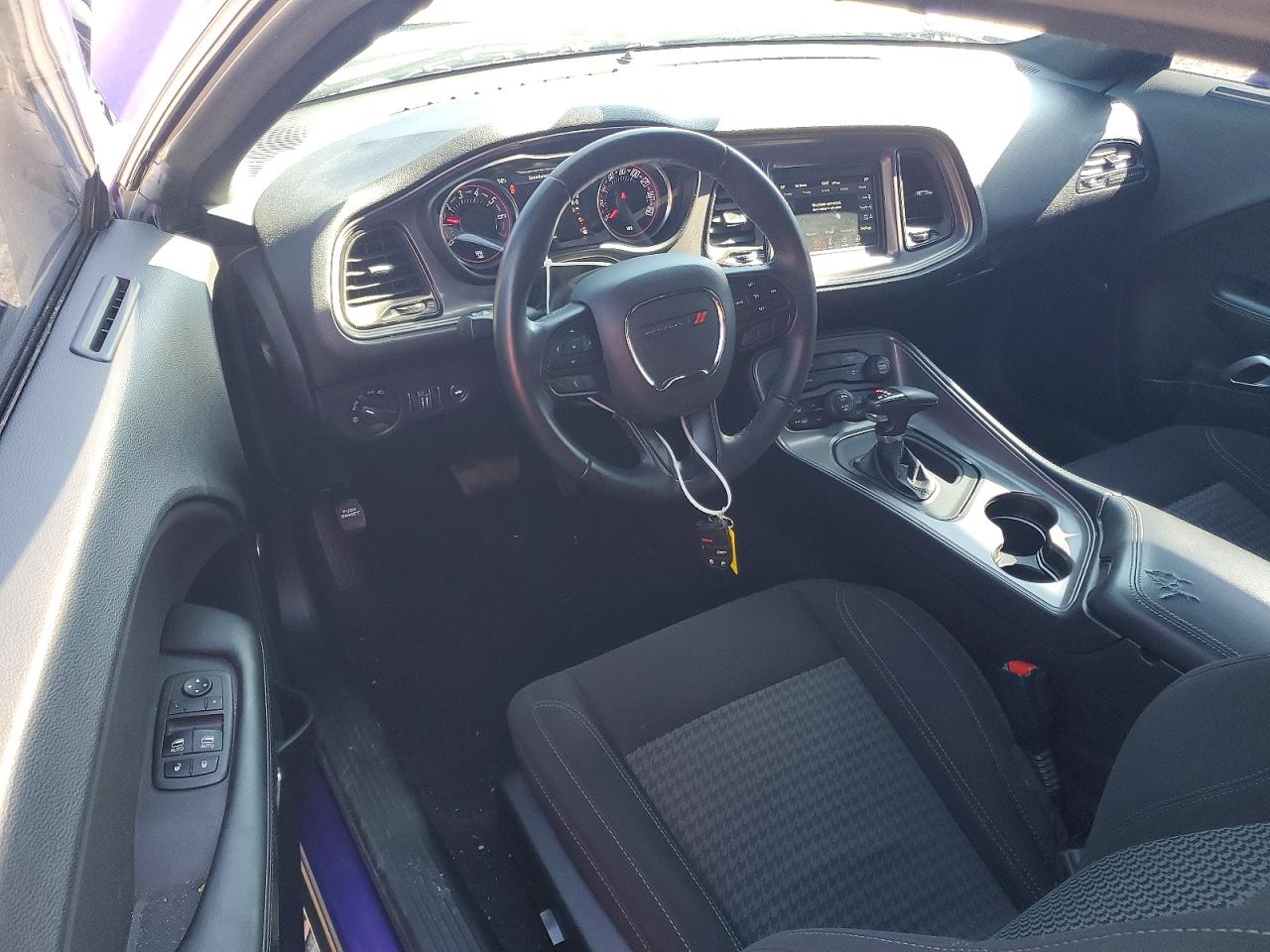Dodge Challenger Sxt