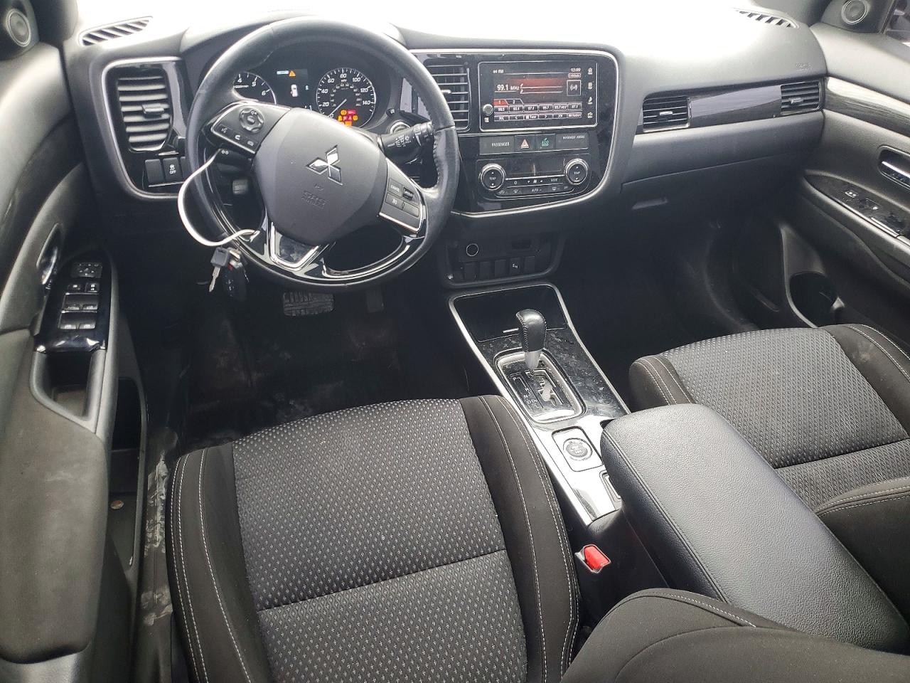 Mitsubishi Outlander Se