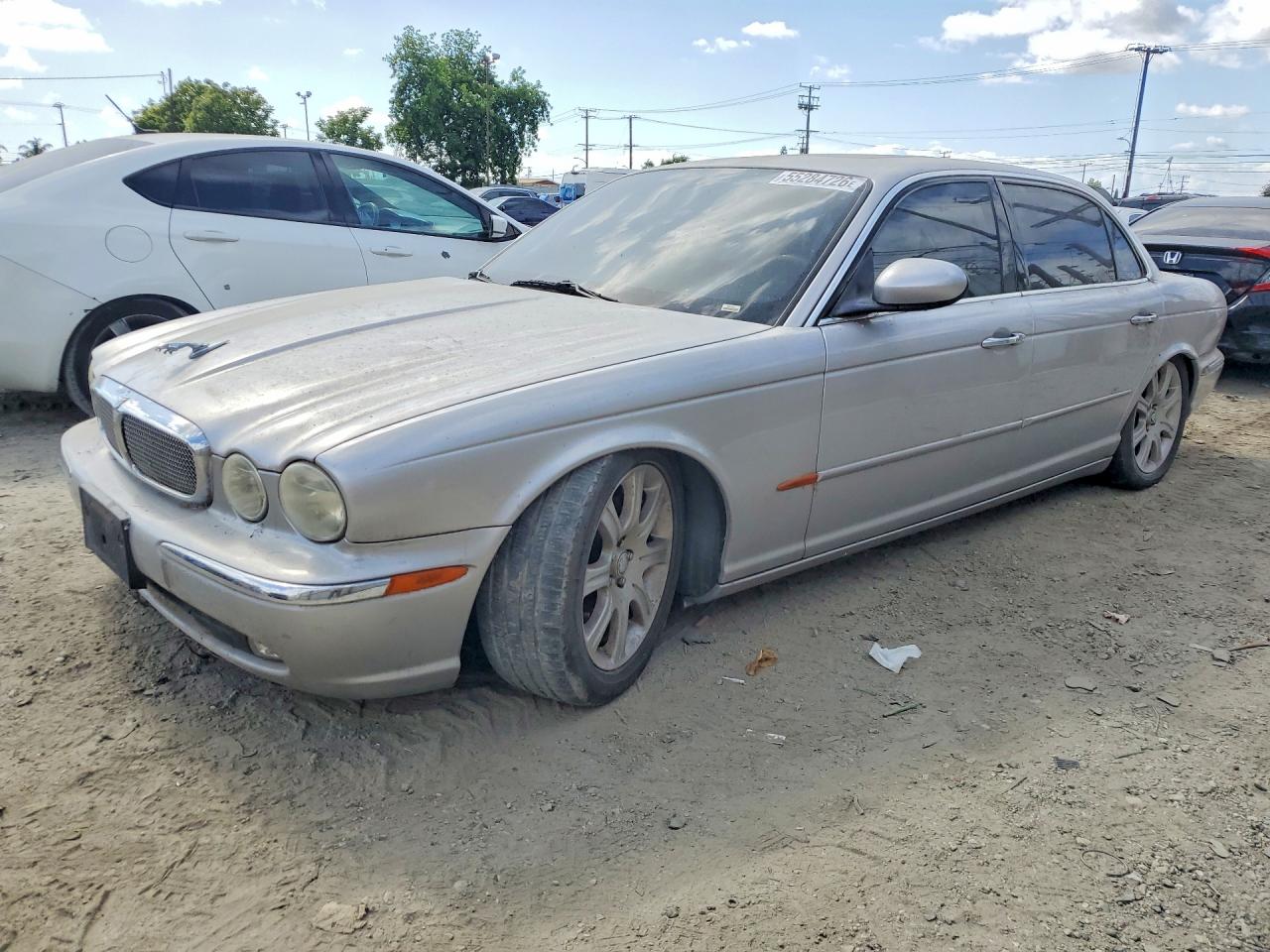 Salvage Jaguar Xj8 Image
