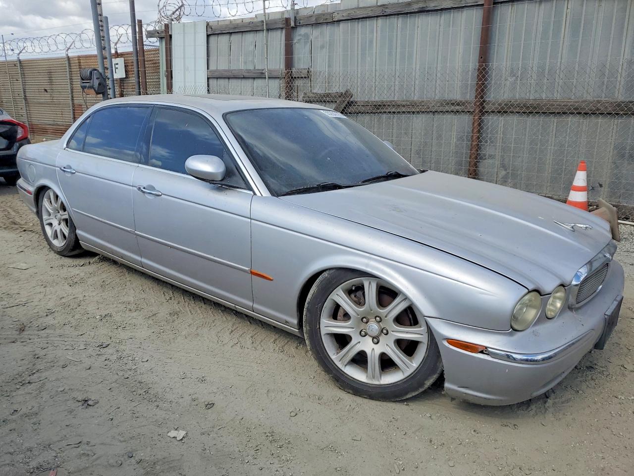 Jaguar Xj8