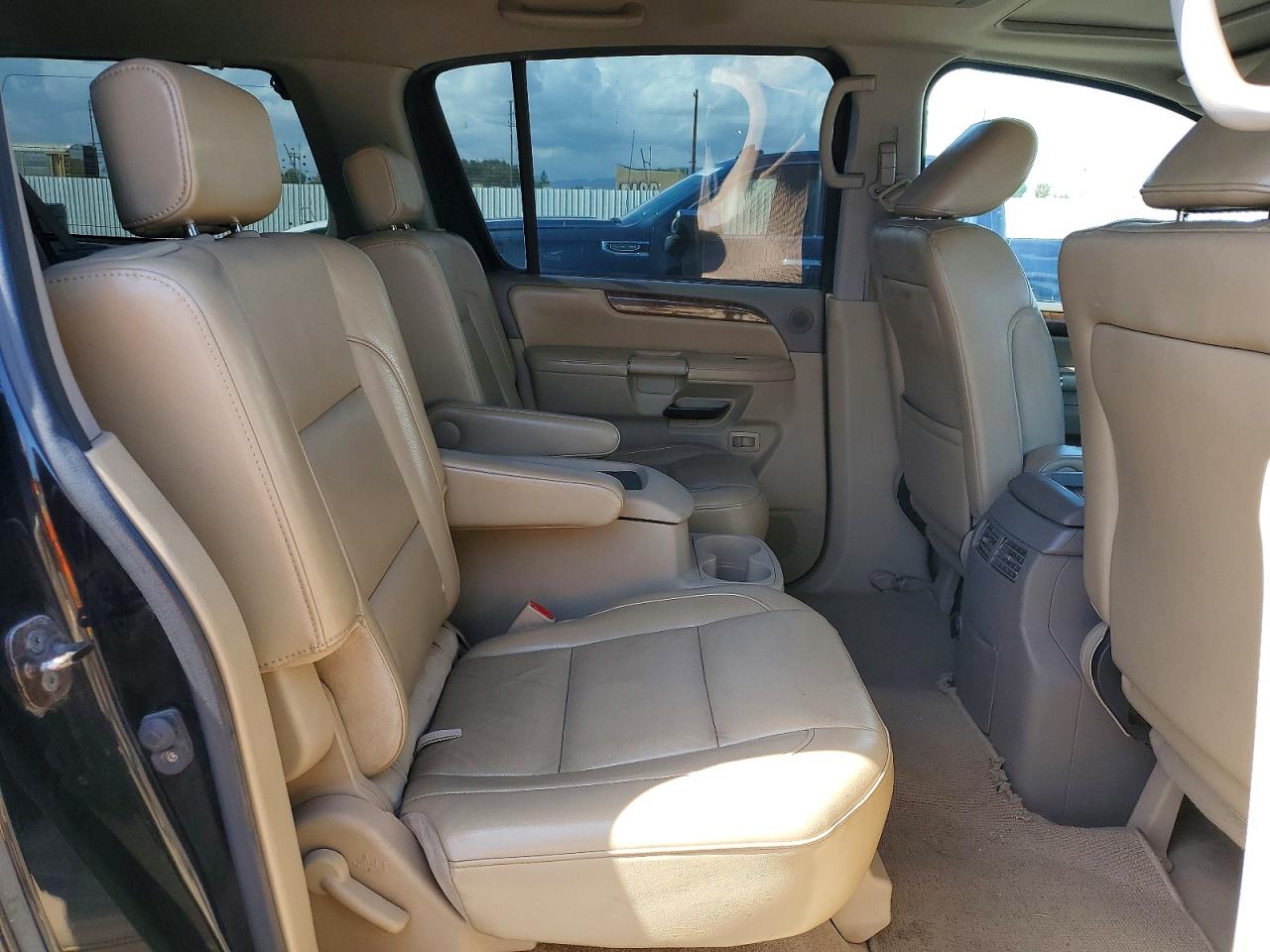 Nissan Armada Platinum