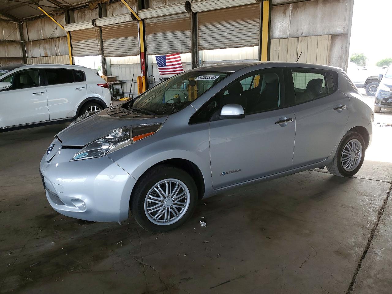 Salvage Nissan LEAF Image