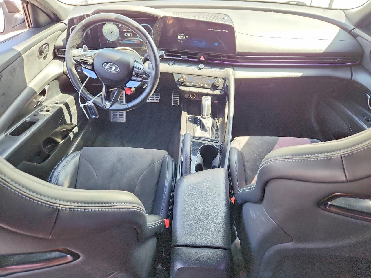 Hyundai ELANTRA Base