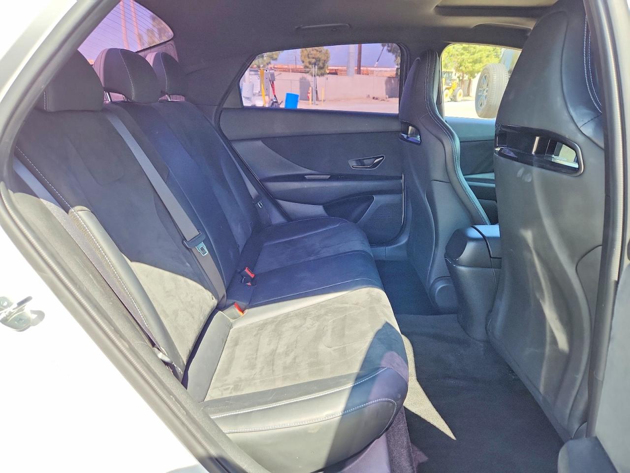 Hyundai ELANTRA Base