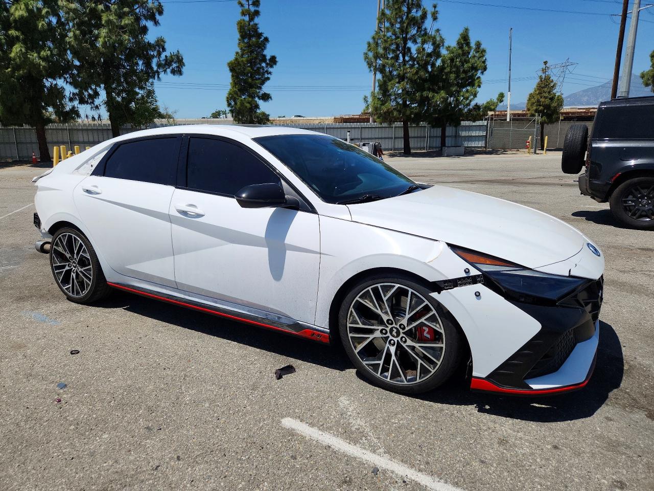 Hyundai ELANTRA Base
