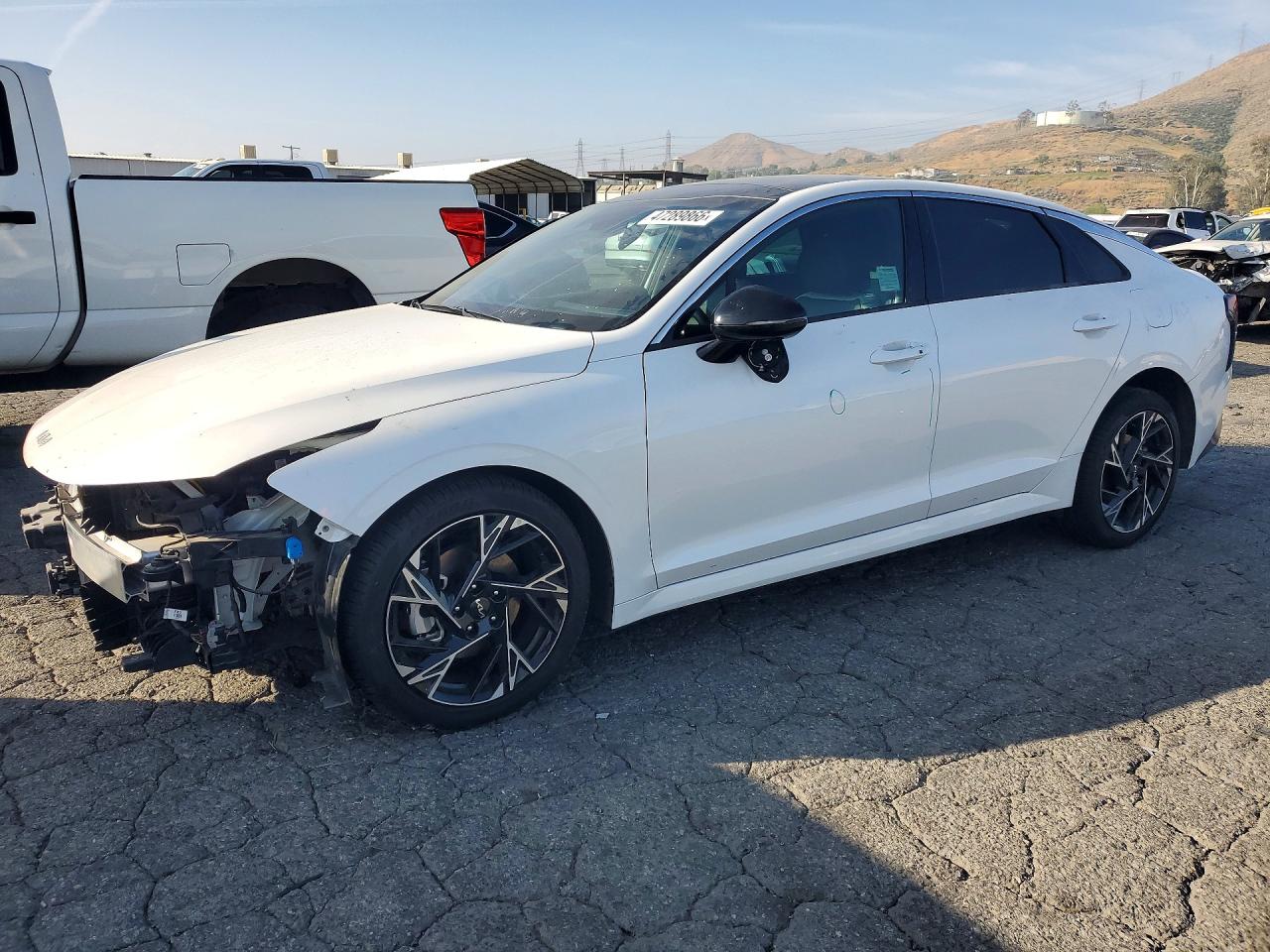 Salvage Kia K5 Image