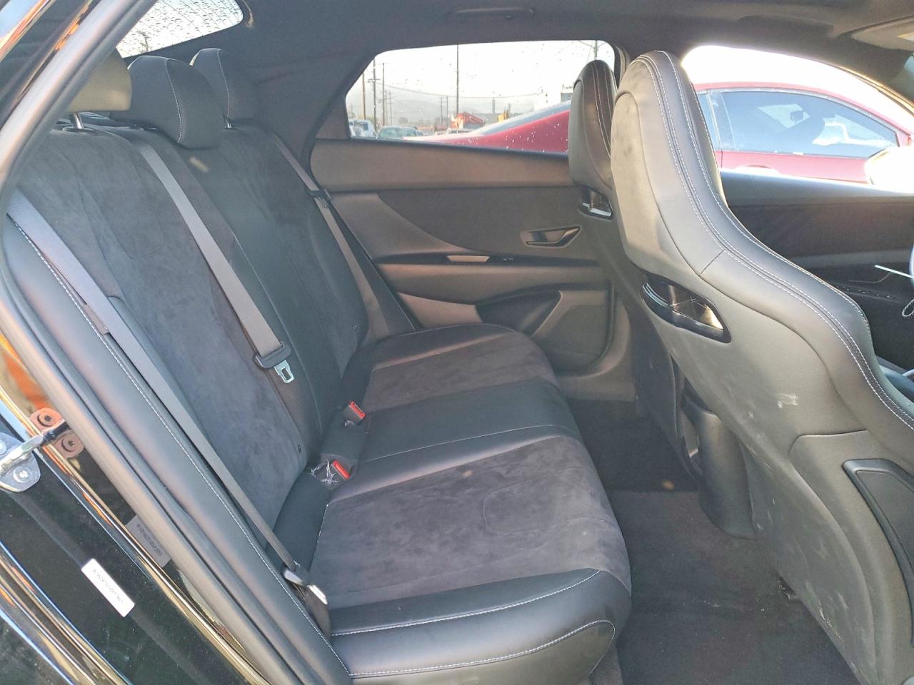 Hyundai ELANTRA Base