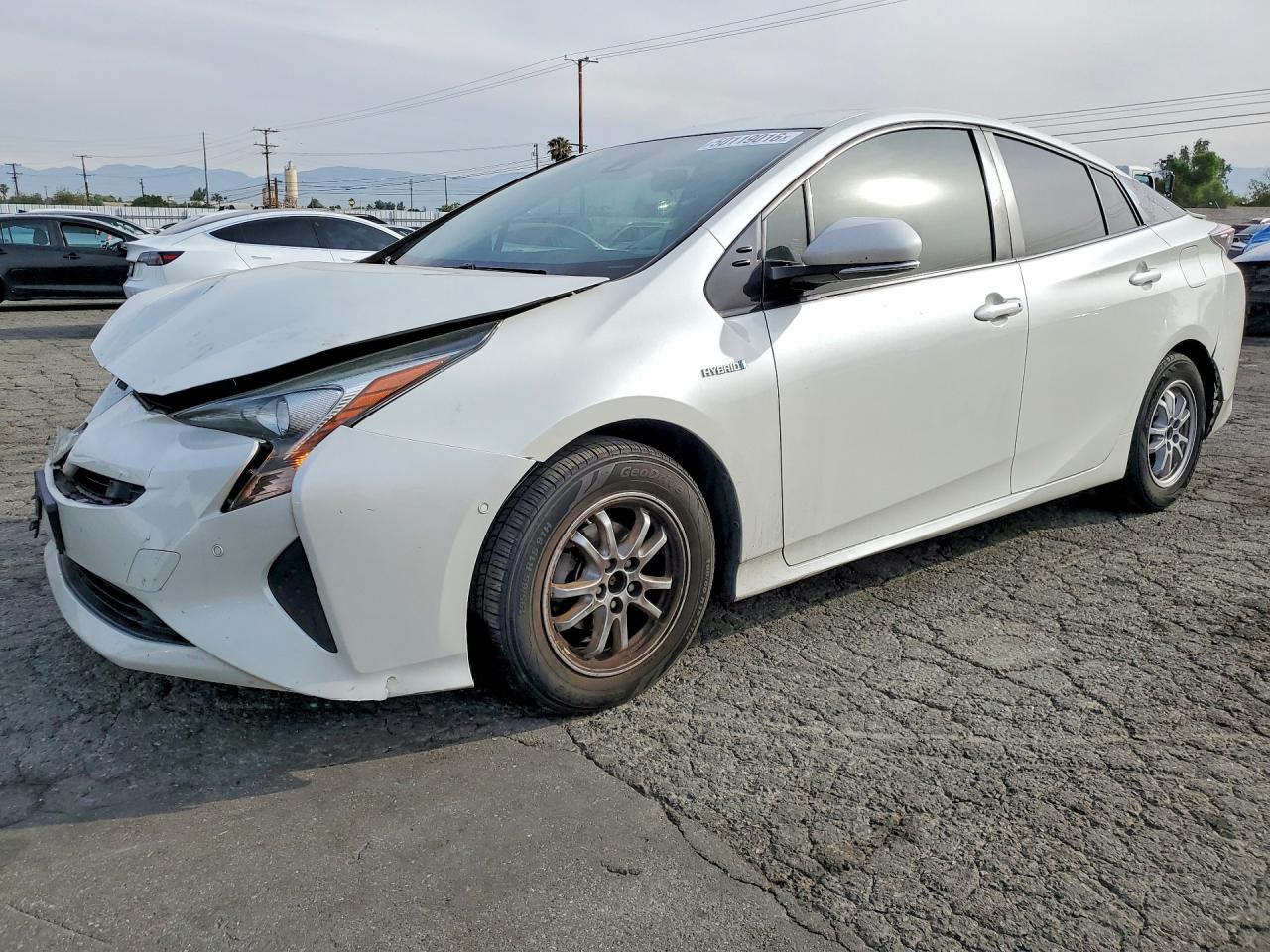 Salvage Toyota Prius Image