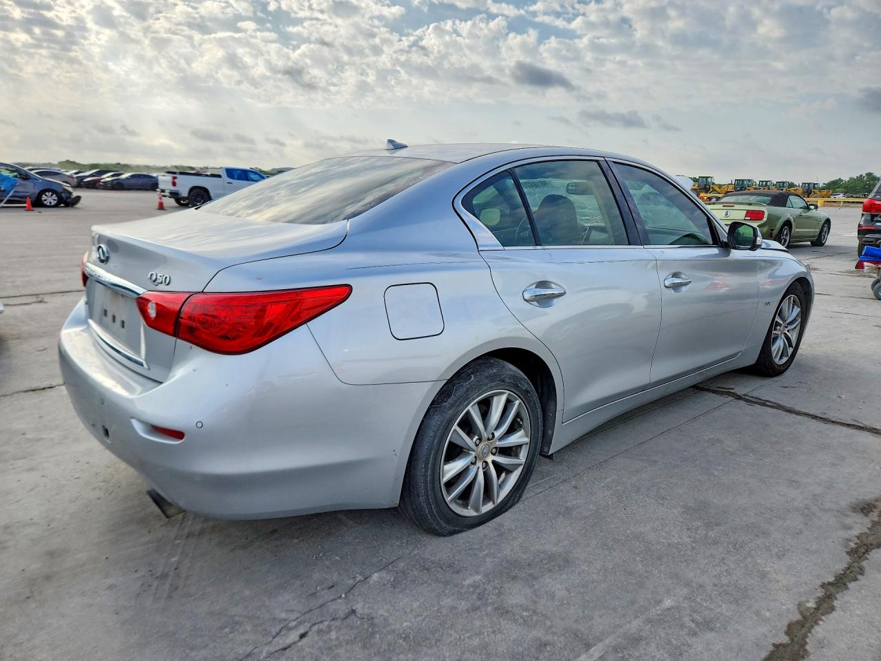 INFINITI Q50 3.0t P 3.0t Premium