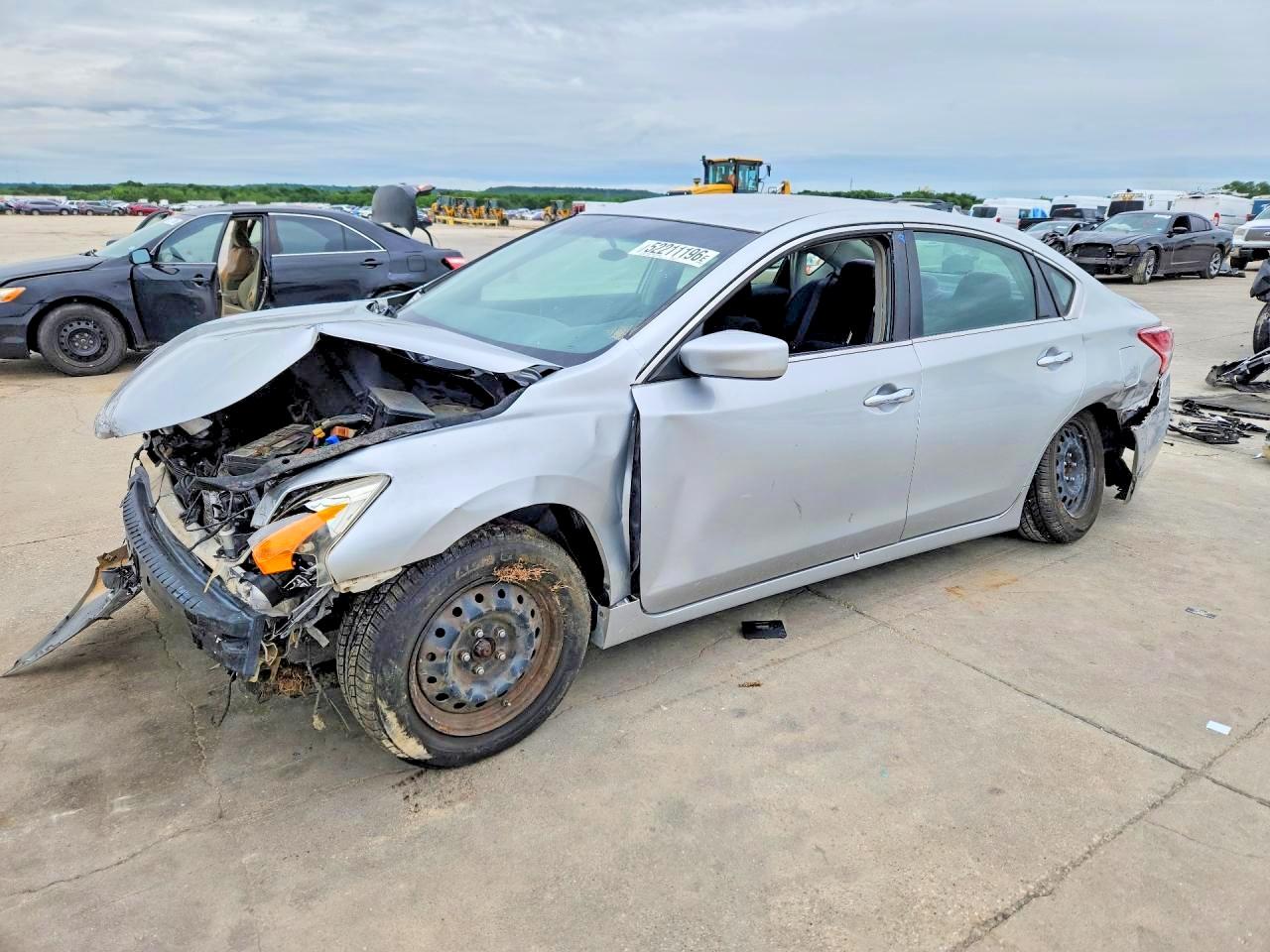 Salvage Nissan Altima Image