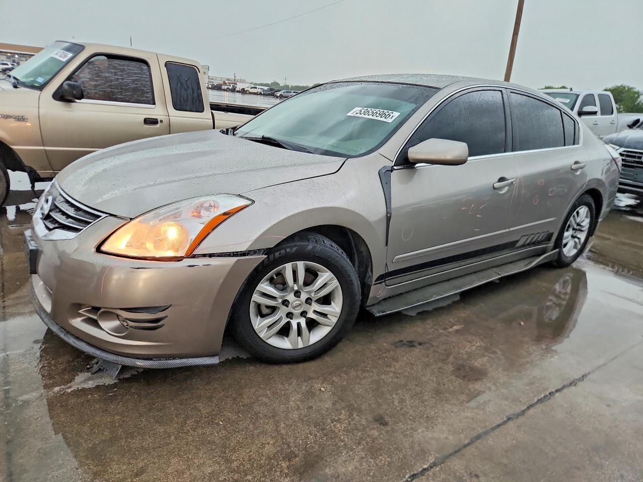 Salvage Nissan Altima Image