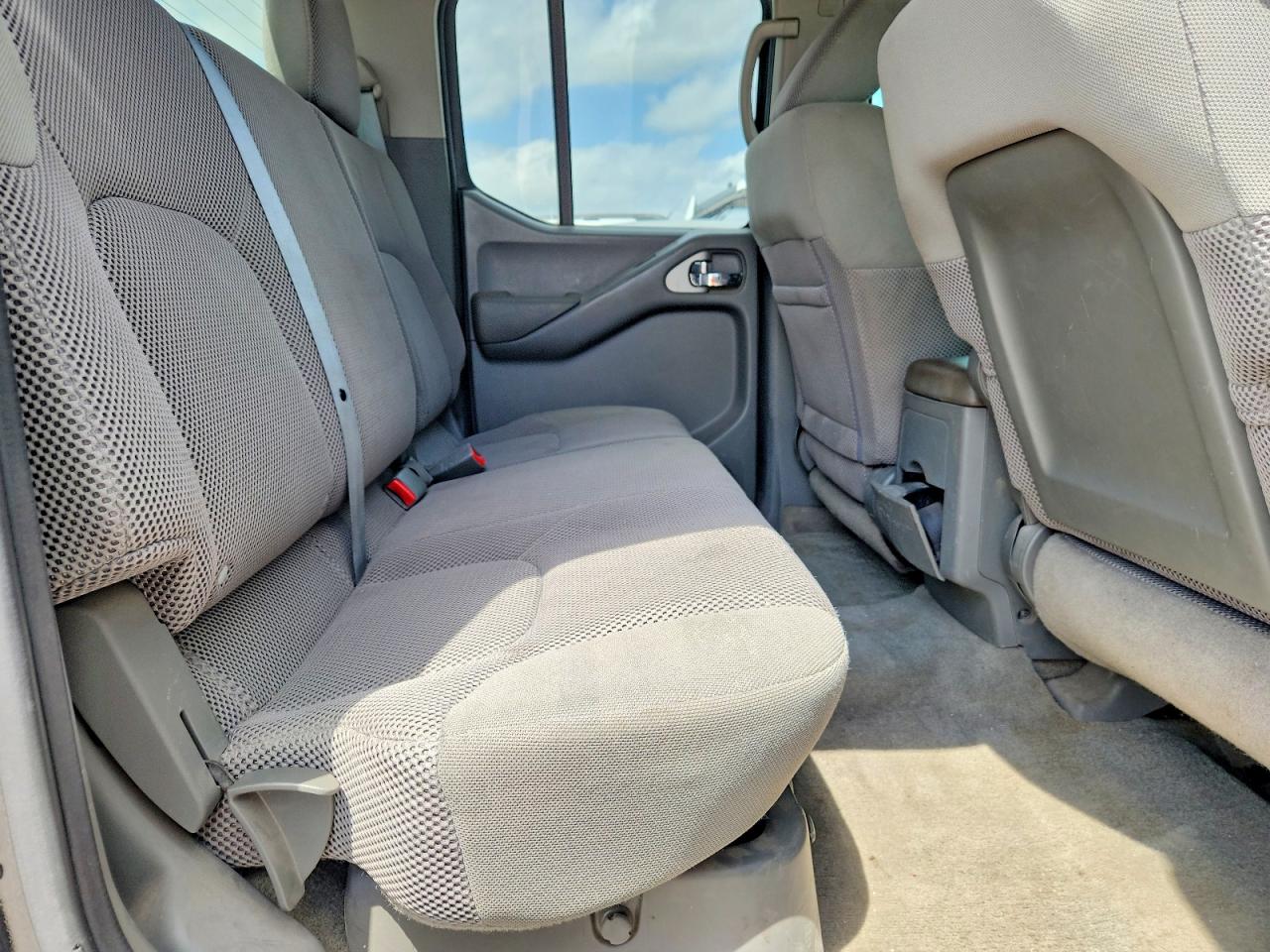 Nissan Frontier S