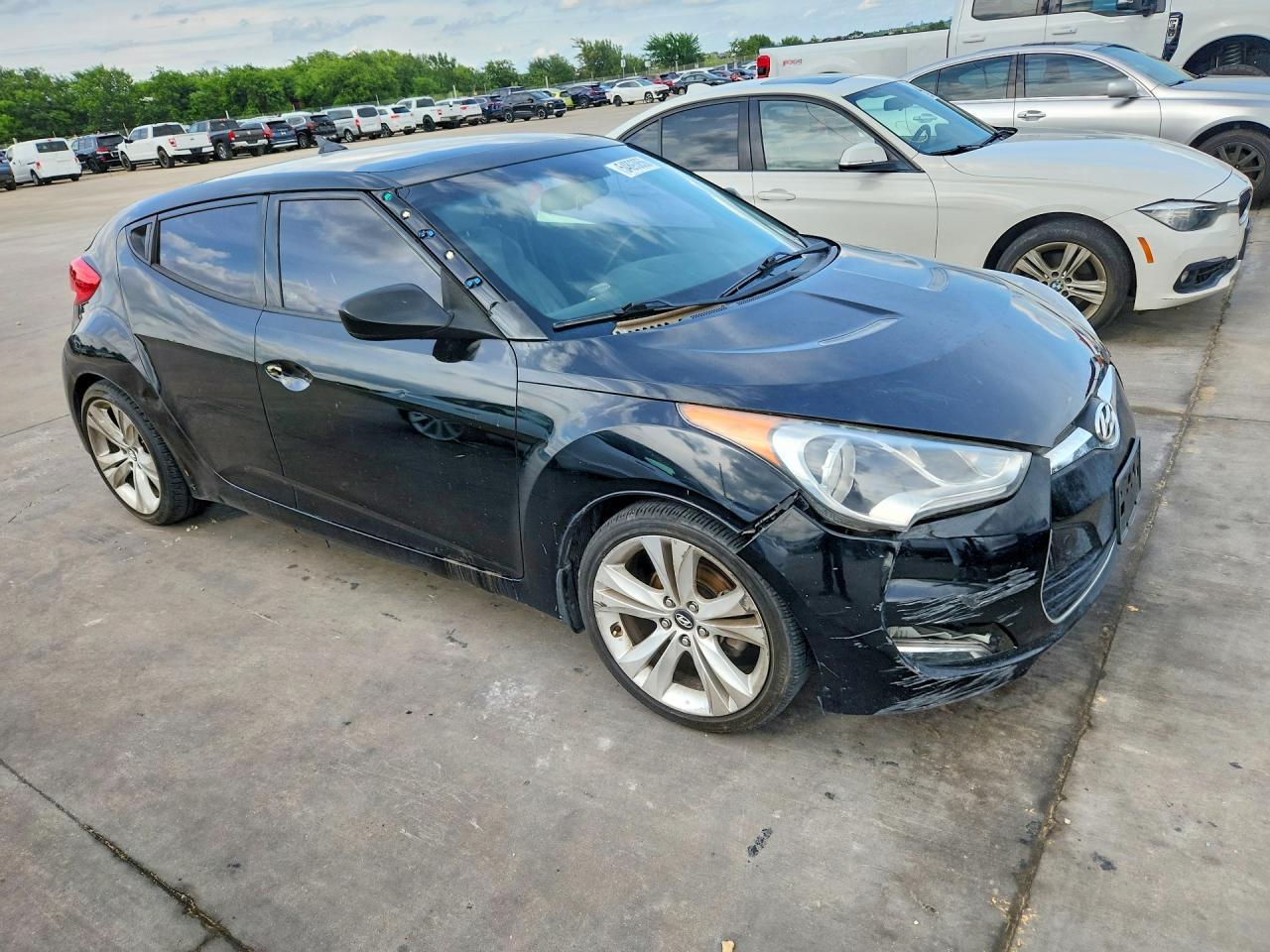 Hyundai VELOSTER Base