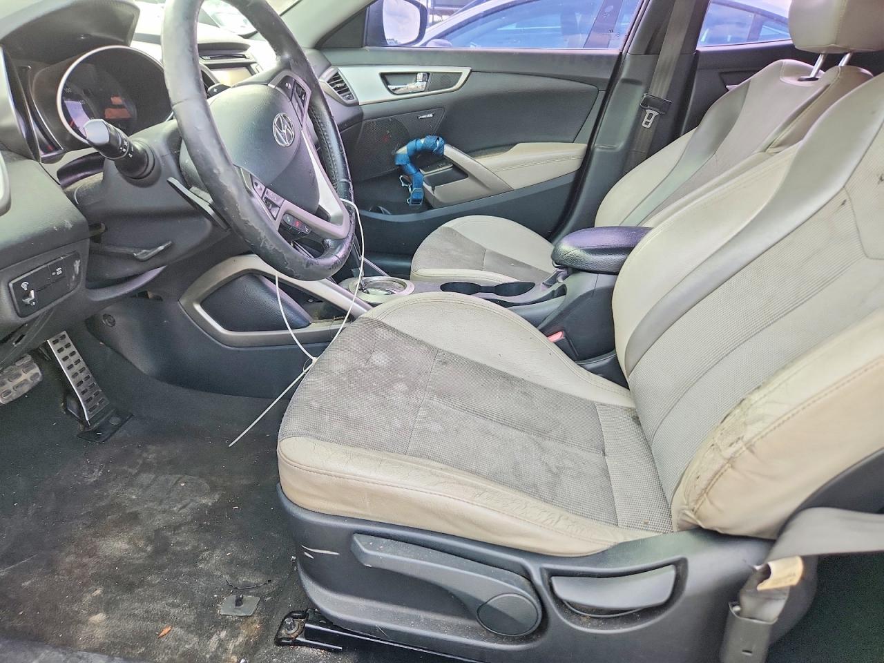 Hyundai VELOSTER Base