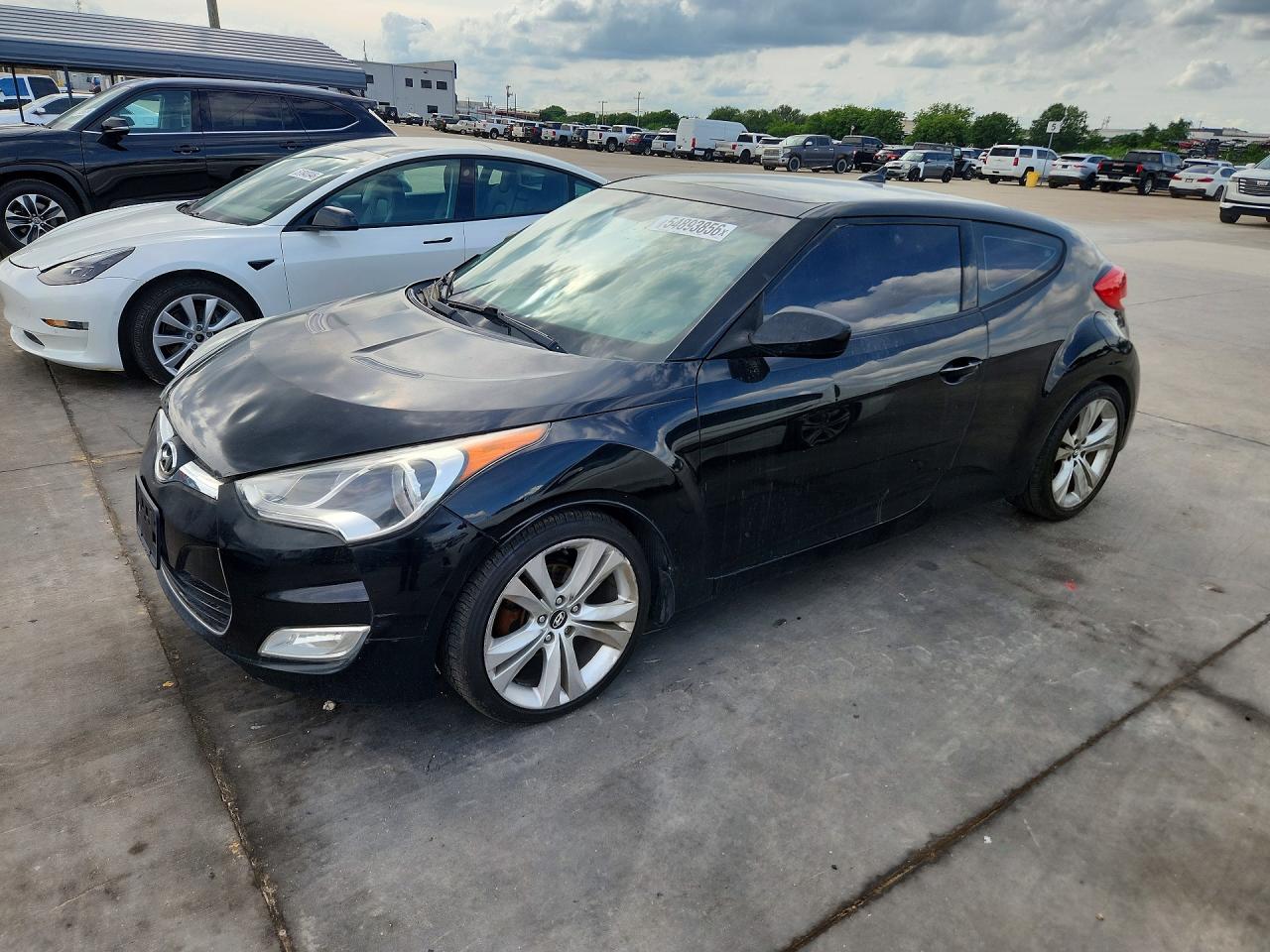 Salvage Hyundai VELOSTER Image