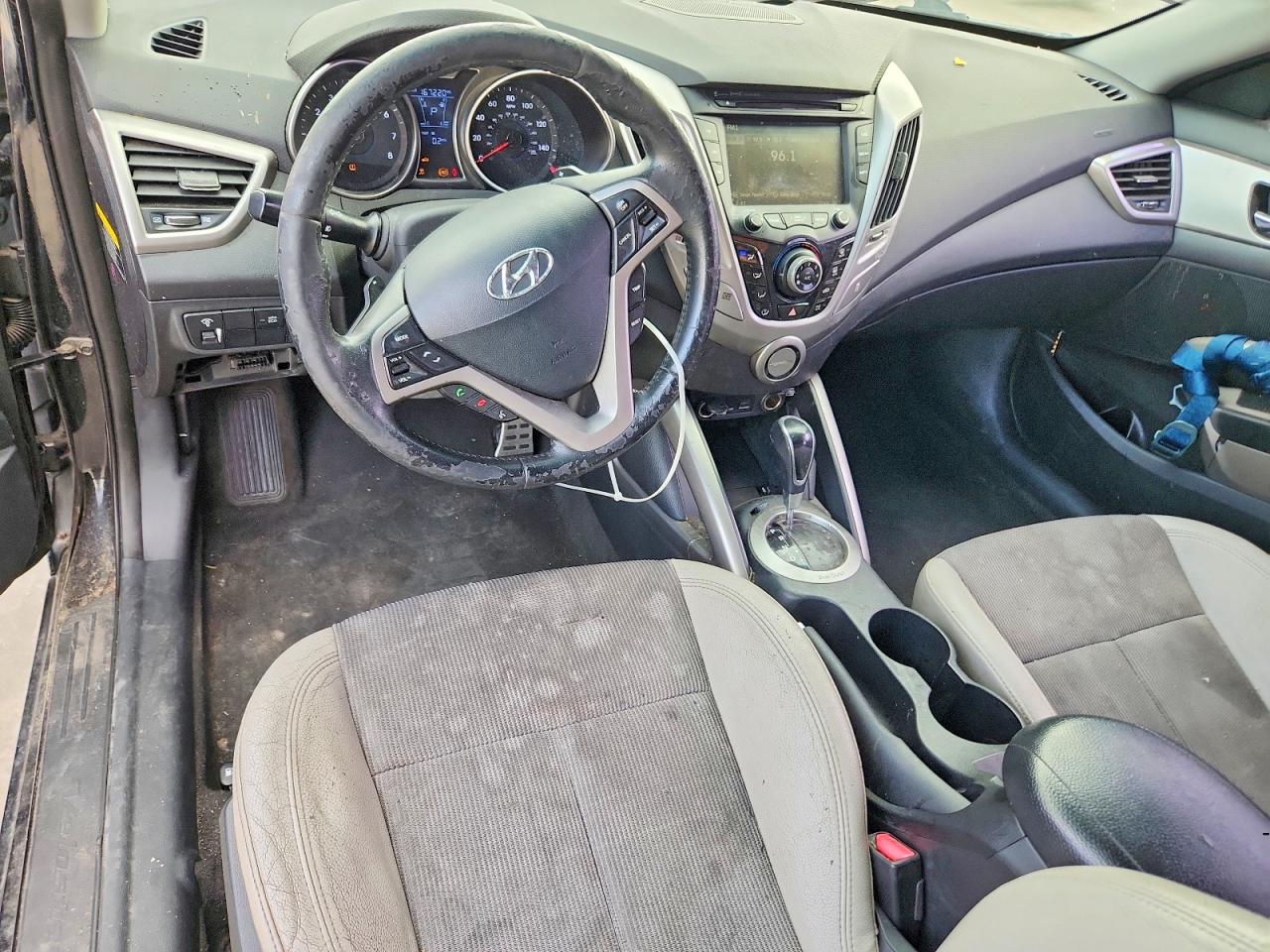 Hyundai VELOSTER Base