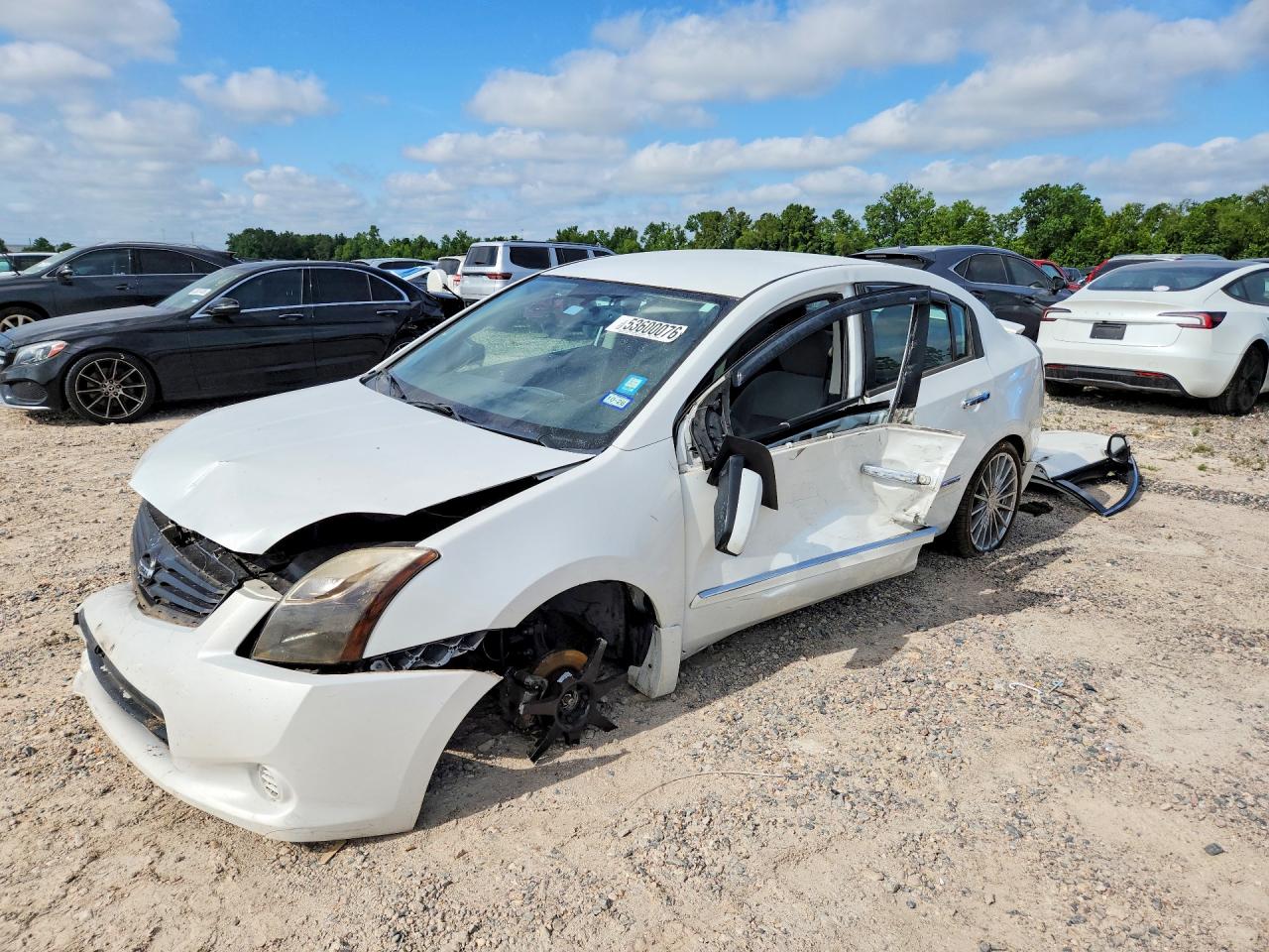 Salvage Nissan Sentra Image