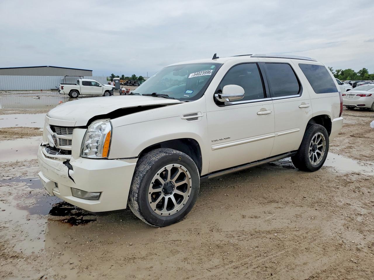 Salvage Cadillac Escalade Image