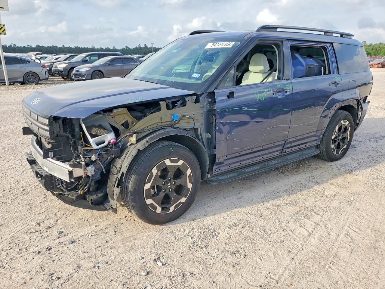 Salvage Hyundai SANTA FE Image