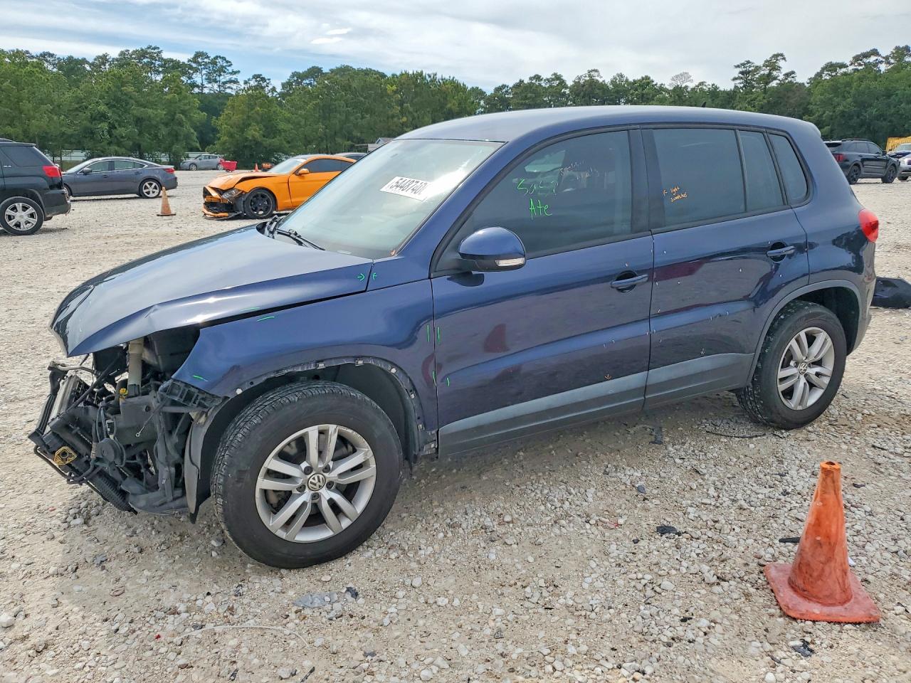 Salvage Volkswagen Tiguan Image